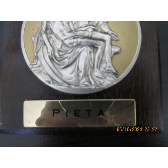 VINTAGE PIETA SMALL WOODEN PLAQUE WALL HANGING MADE IN JAPAN JESUS MOTHER MARY - Picture 3 of 6